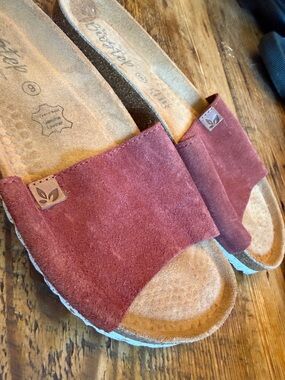 Bio step Suede Slide Sandals in Rust Red